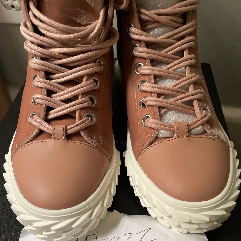 Giuseppe Zanotti “BLABBER”